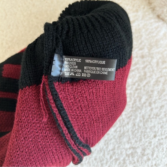NWOT BOSS Pom Beanie Maroon and Black - Picture 3 of 4